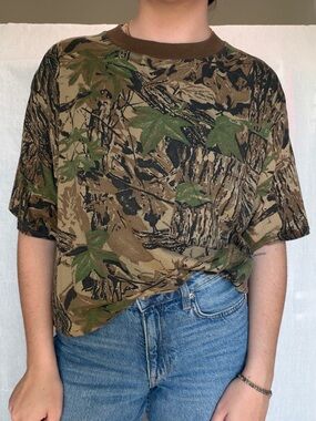 90s single stitch vintage camouflage tee shirt fits men’s size M-L mossy oak